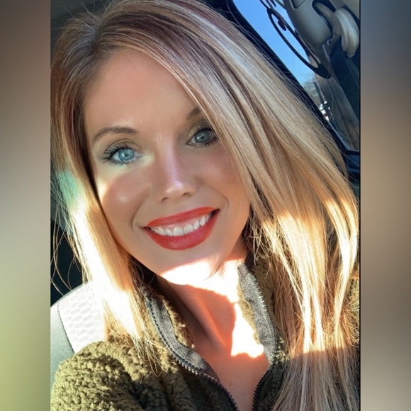 Meet your Posher, Monica - Picture 1 of 1